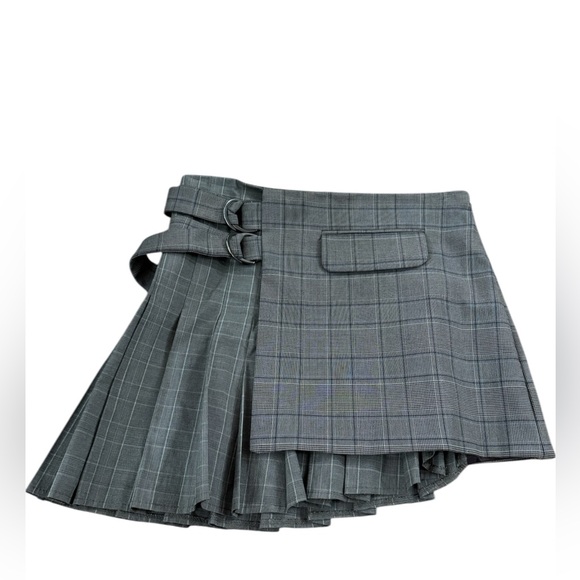 Zara Mixed Oxford
Plaid Mini Skirt size: S - Picture 2 of 7